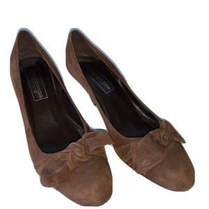 SAKS FIFTH AVENUE brown suede pumps with suede bow; size 9